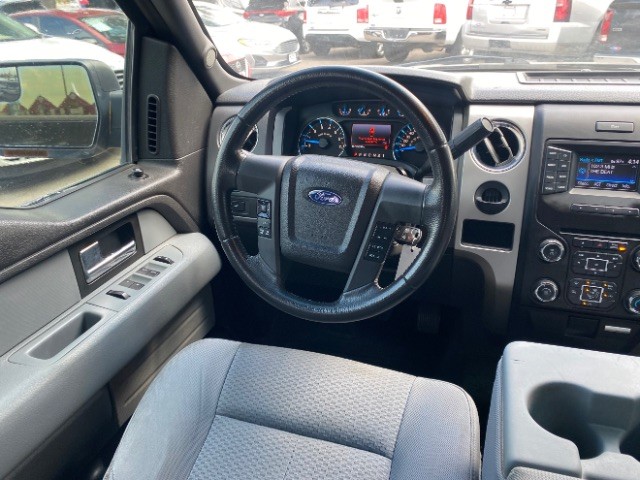 Ford F-150 Vehicle Full-screen Gallery Image 11