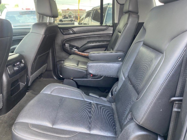 Chevrolet Suburban Vehicle Full-screen Gallery Image 08