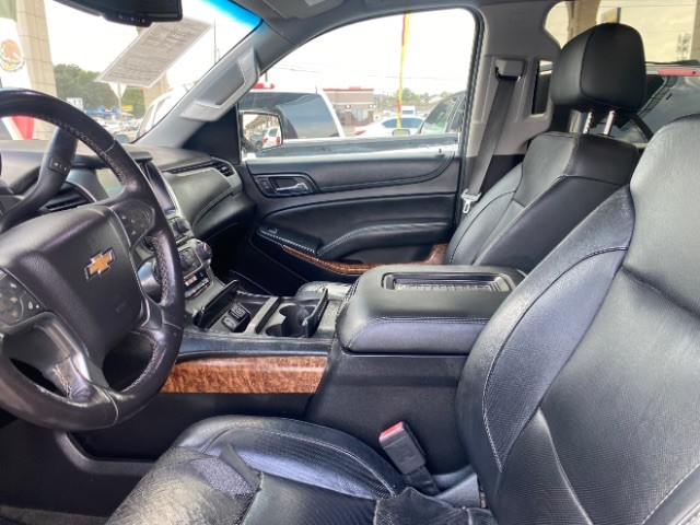 Chevrolet Suburban Vehicle Full-screen Gallery Image 09