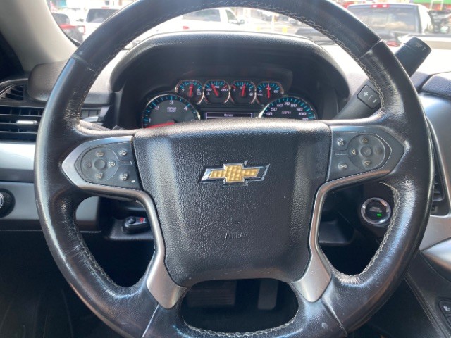 Chevrolet Suburban Vehicle Full-screen Gallery Image 15
