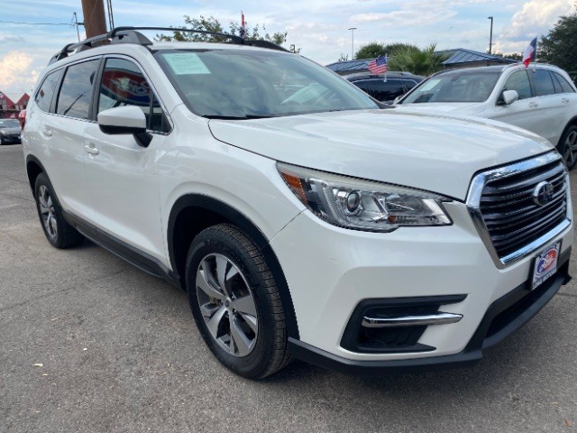 Subaru Ascent Vehicle Full-screen Gallery Image 03