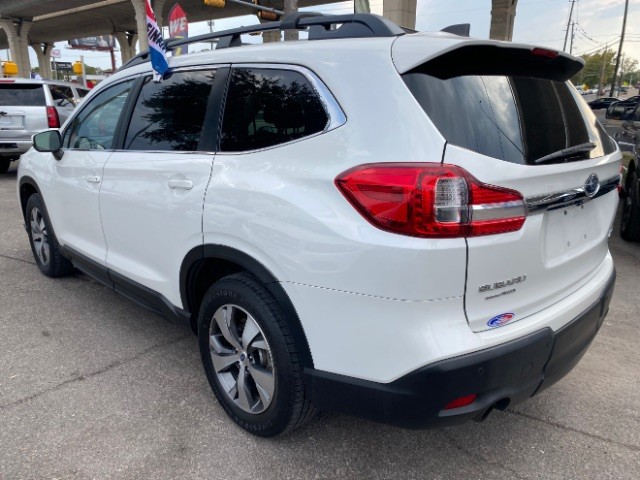 Subaru Ascent Vehicle Full-screen Gallery Image 05