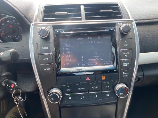 Toyota Camry Vehicle Full-screen Gallery Image 12