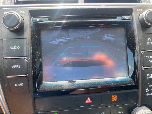 Toyota Camry Vehicle Full-screen Gallery Image 13
