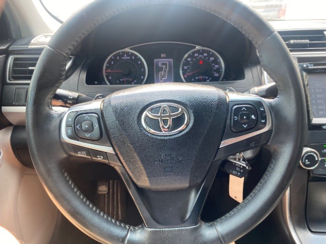 Toyota Camry Vehicle Full-screen Gallery Image 14