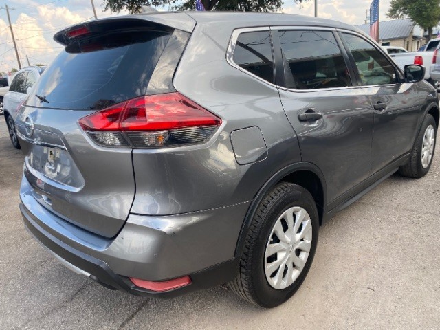 Nissan Rogue Vehicle Full-screen Gallery Image 04