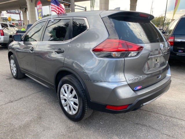 Nissan Rogue Vehicle Full-screen Gallery Image 05