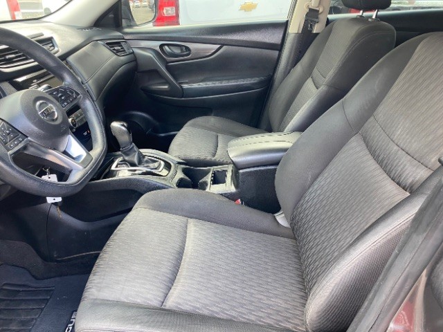 Nissan Rogue Vehicle Full-screen Gallery Image 08
