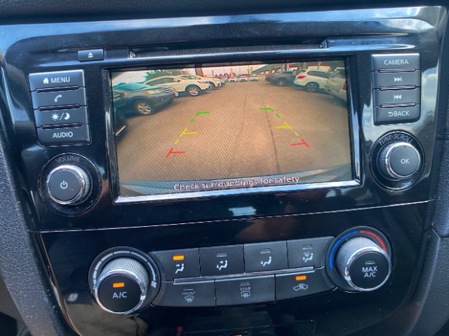 Nissan Rogue Vehicle Full-screen Gallery Image 13