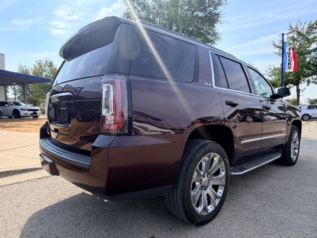 GMC Yukon Vehicle Full-screen Gallery Image 04