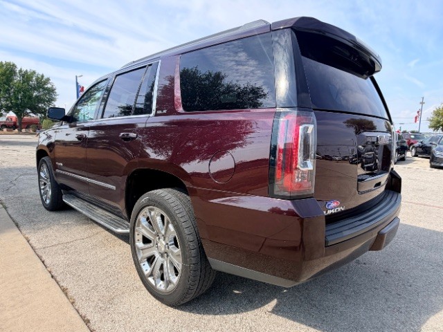 GMC Yukon Vehicle Full-screen Gallery Image 05