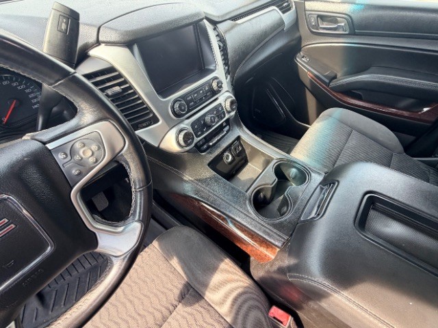 GMC Yukon Vehicle Full-screen Gallery Image 10