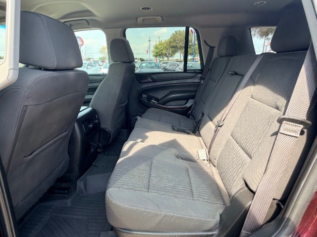 GMC Yukon Vehicle Full-screen Gallery Image 11