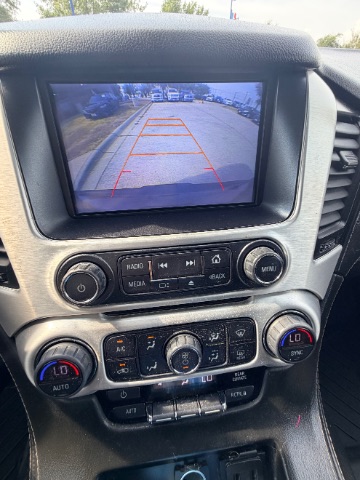 GMC Yukon Vehicle Full-screen Gallery Image 12