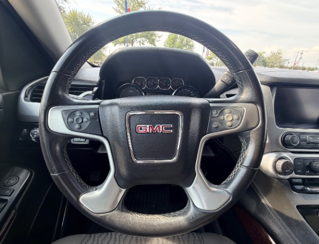 GMC Yukon Vehicle Full-screen Gallery Image 13