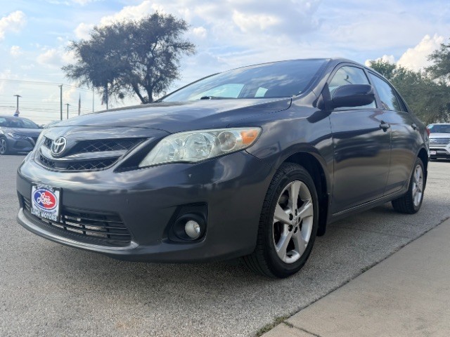 Toyota Corolla Vehicle Full-screen Gallery Image 03