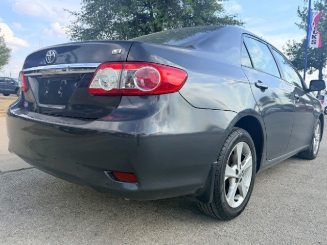 Toyota Corolla Vehicle Full-screen Gallery Image 04