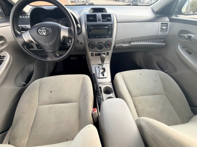 Toyota Corolla Vehicle Full-screen Gallery Image 06