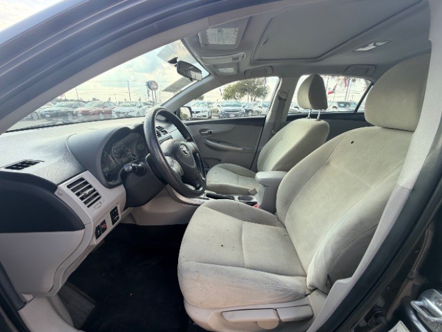 Toyota Corolla Vehicle Full-screen Gallery Image 07