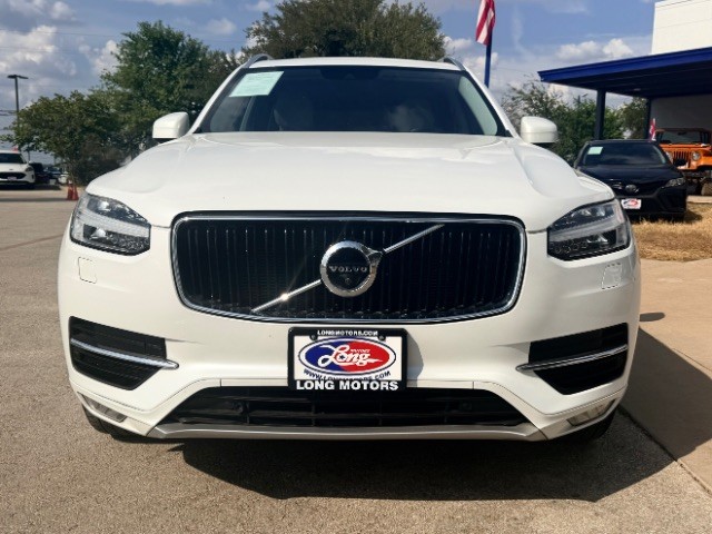 Volvo XC90 Vehicle Full-screen Gallery Image 02