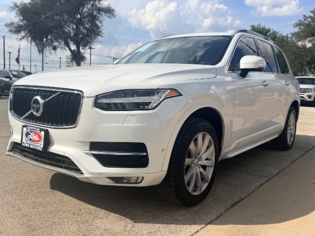 Volvo XC90 Vehicle Full-screen Gallery Image 03