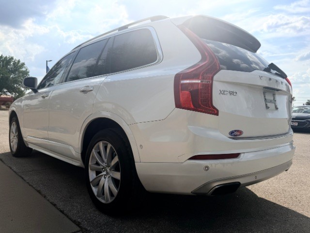 Volvo XC90 Vehicle Full-screen Gallery Image 05