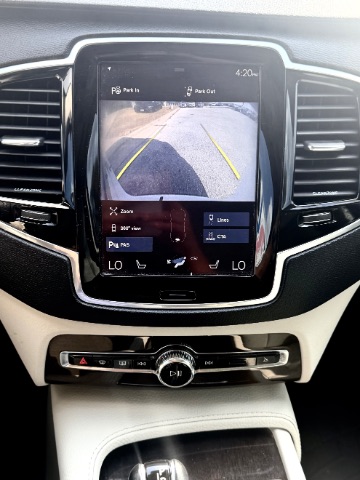 Volvo XC90 Vehicle Full-screen Gallery Image 16