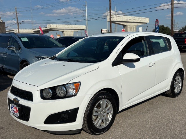 Chevrolet Sonic Vehicle Full-screen Gallery Image 03