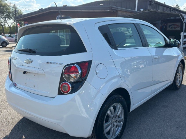 Chevrolet Sonic Vehicle Full-screen Gallery Image 05