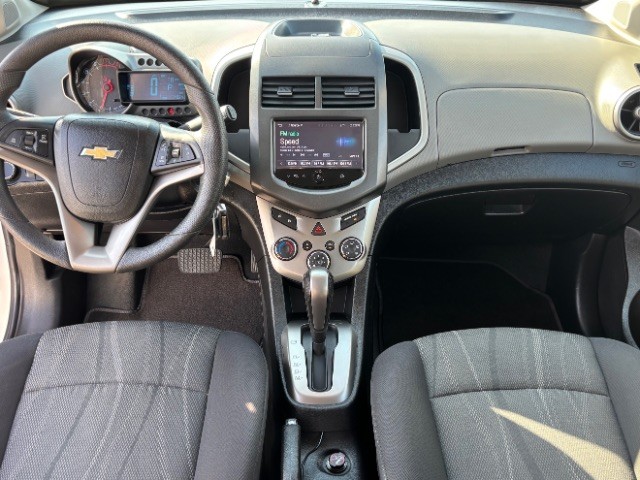 Chevrolet Sonic Vehicle Full-screen Gallery Image 08
