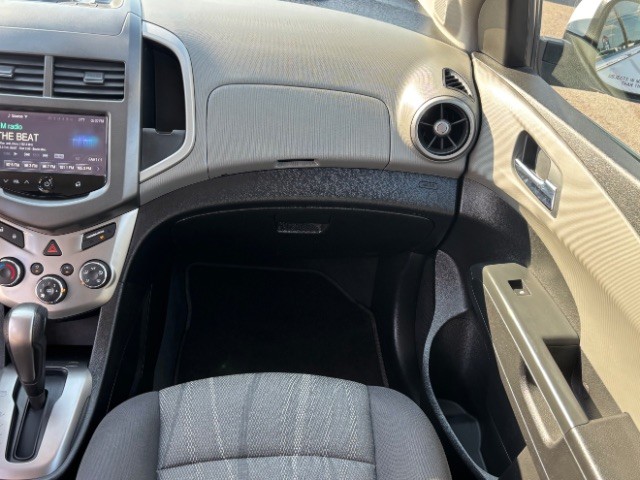 Chevrolet Sonic Vehicle Full-screen Gallery Image 10