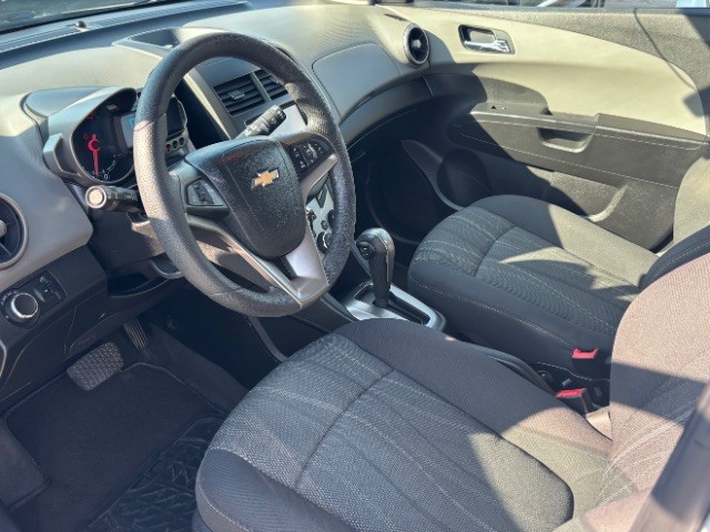 Chevrolet Sonic Vehicle Full-screen Gallery Image 11