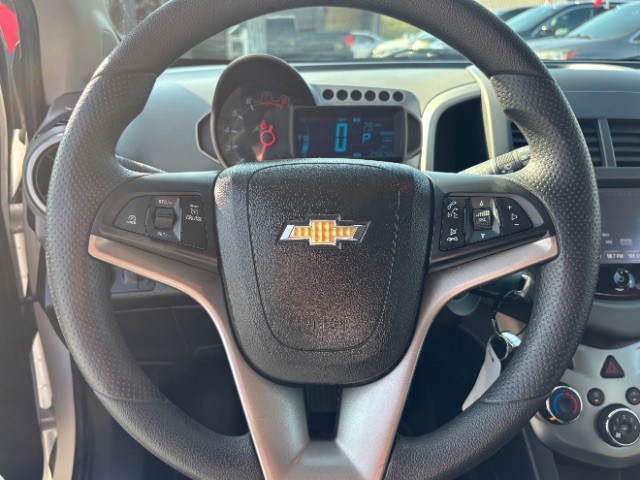 Chevrolet Sonic Vehicle Full-screen Gallery Image 12