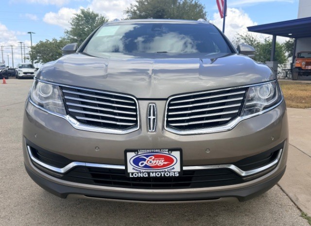 Lincoln MKX Vehicle Full-screen Gallery Image 02