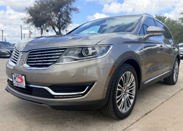 Lincoln MKX Vehicle Full-screen Gallery Image 03
