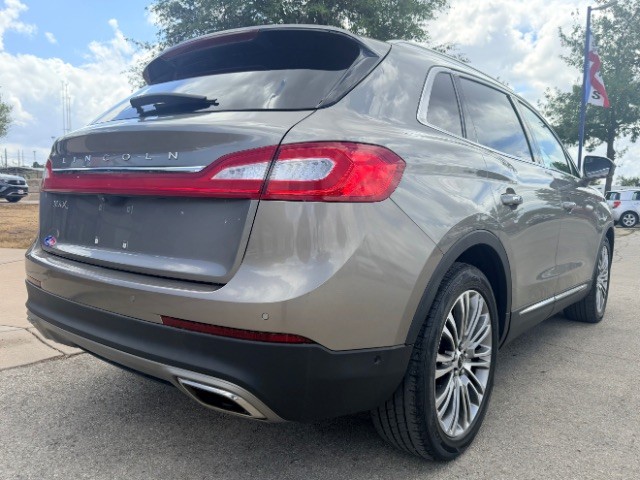 Lincoln MKX Vehicle Full-screen Gallery Image 04