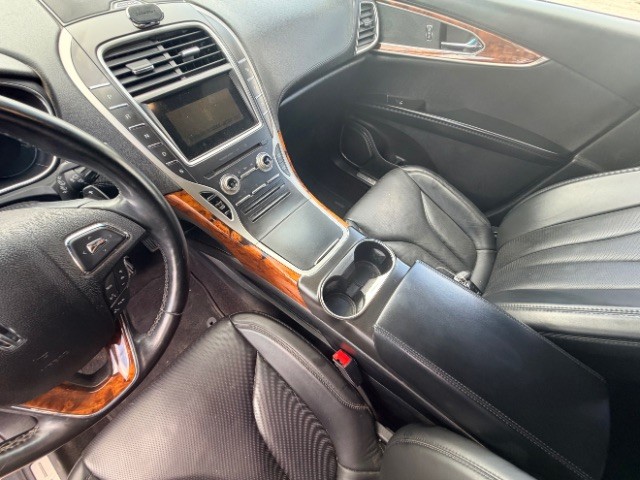 Lincoln MKX Vehicle Full-screen Gallery Image 10