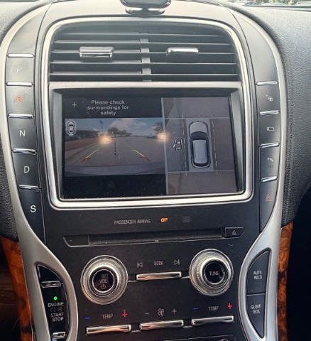 Lincoln MKX Vehicle Full-screen Gallery Image 13