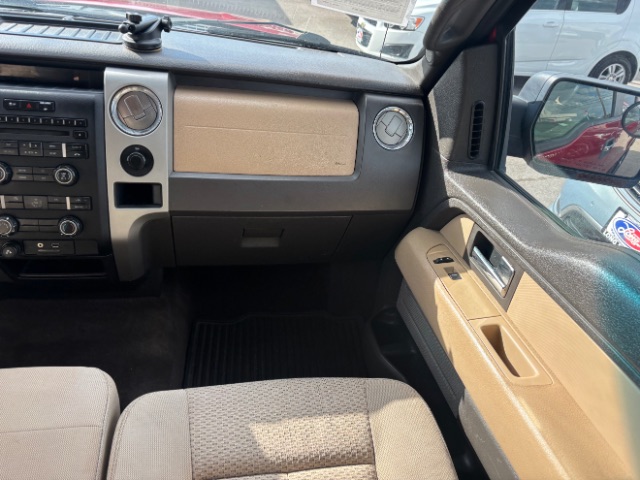 Ford F-150 Vehicle Full-screen Gallery Image 09