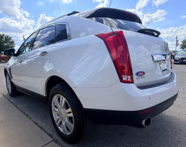 Cadillac SRX Vehicle Full-screen Gallery Image 05