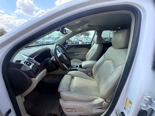 Cadillac SRX Vehicle Full-screen Gallery Image 08