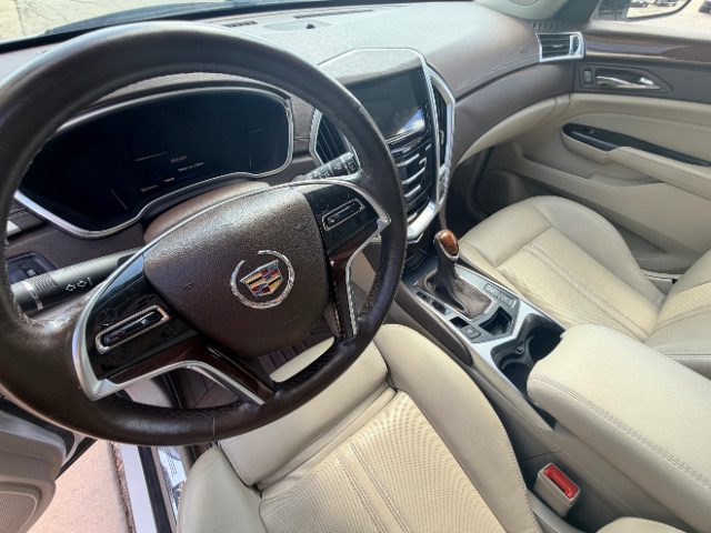 Cadillac SRX Vehicle Full-screen Gallery Image 09