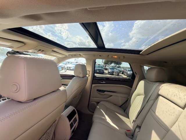 Cadillac SRX Vehicle Full-screen Gallery Image 12