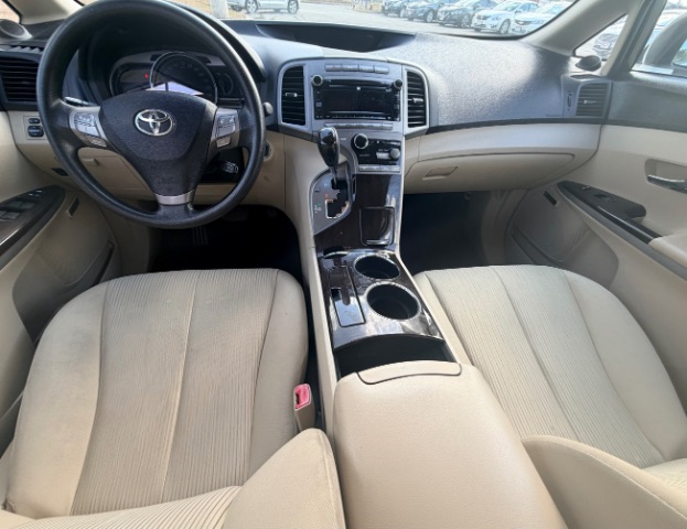 Toyota Venza Vehicle Full-screen Gallery Image 06