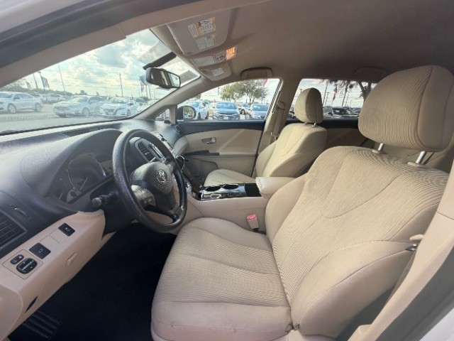 Toyota Venza Vehicle Full-screen Gallery Image 07