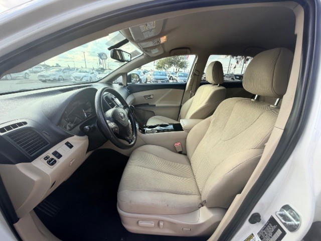 Toyota Venza Vehicle Full-screen Gallery Image 08