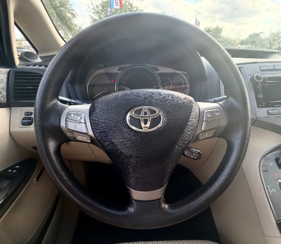 Toyota Venza Vehicle Full-screen Gallery Image 13