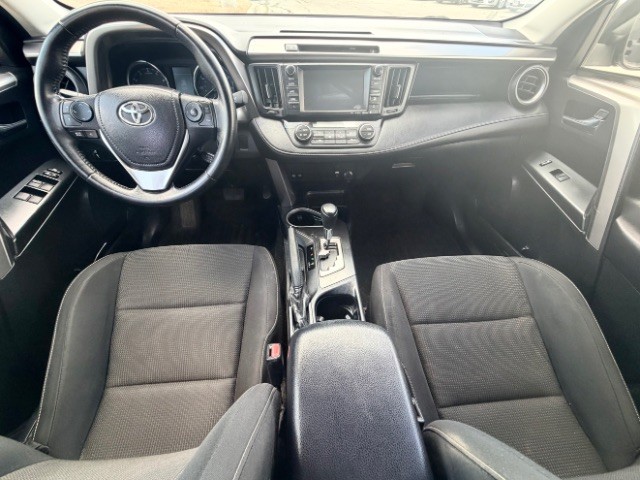 Toyota RAV4 Vehicle Full-screen Gallery Image 06