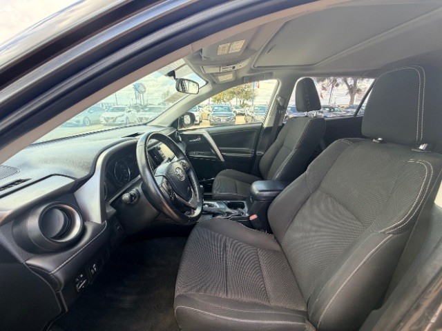 Toyota RAV4 Vehicle Full-screen Gallery Image 07