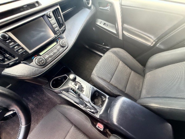 Toyota RAV4 Vehicle Full-screen Gallery Image 10